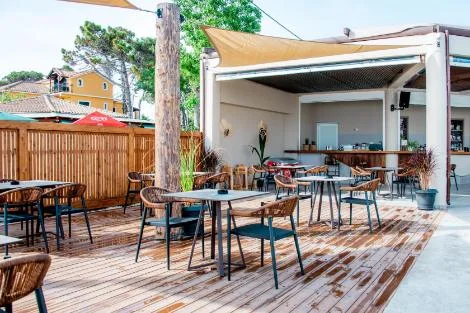 restaurant image